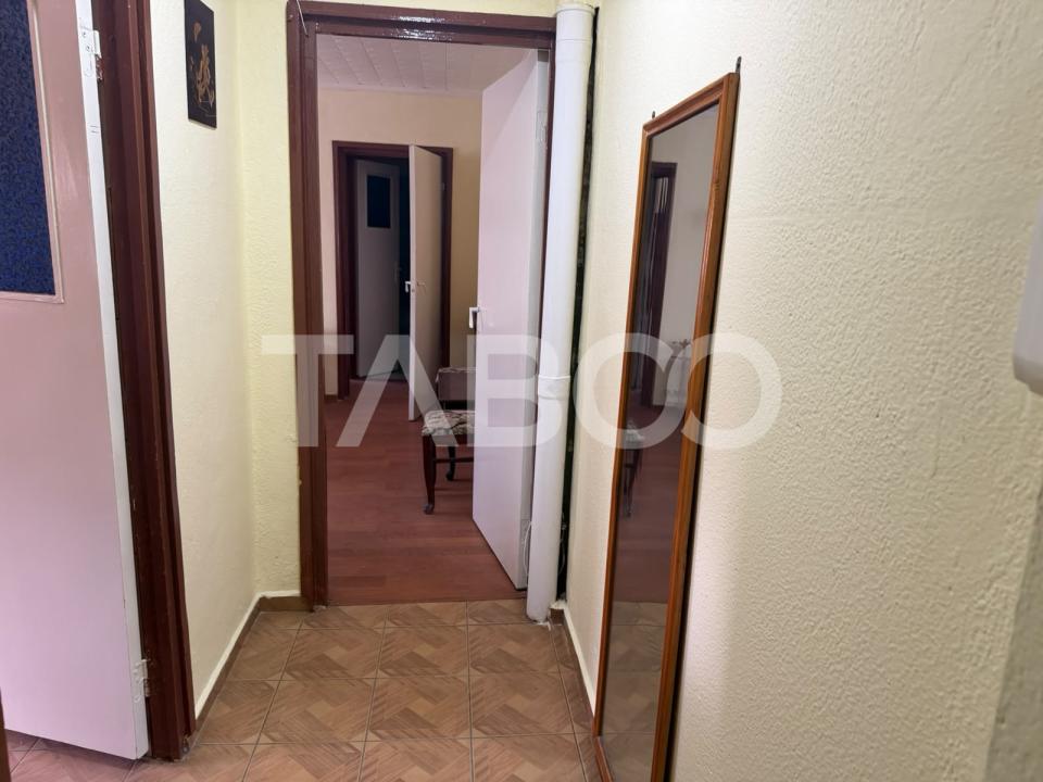 Apartament 2 camere semidecomandat 40 mp utili + balcon 5 mp etaj 2