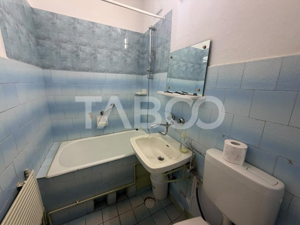 Apartament 2 camere semidecomandat 40 mp utili + balcon 5 mp etaj 2