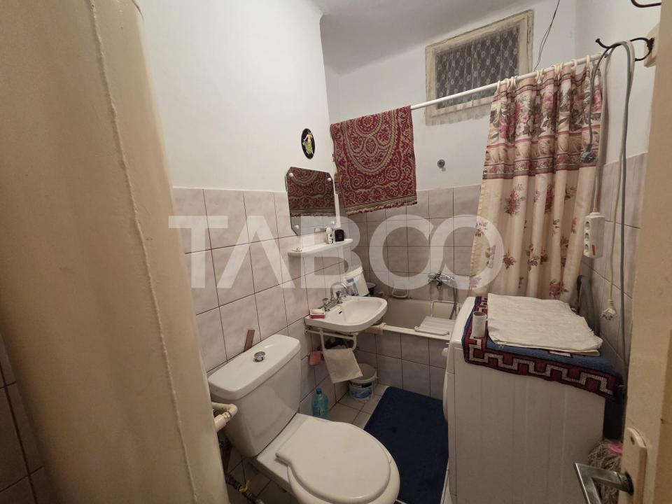 Apartament 2 camere semidecomandat 42 mp utili etajul 1 zona Negoiu