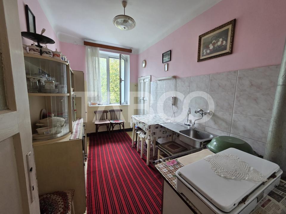 Apartament 2 camere semidecomandat 42 mp utili etajul 1 zona Negoiu
