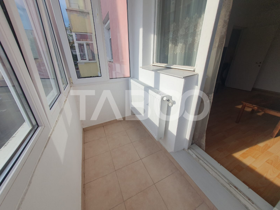 Apartament 2 camere semidecomandat etaj 1 suprafata 44mp + balcon 3mp 