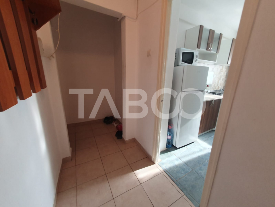 Apartament 2 camere semidecomandat etaj 1 suprafata 44mp + balcon 3mp 