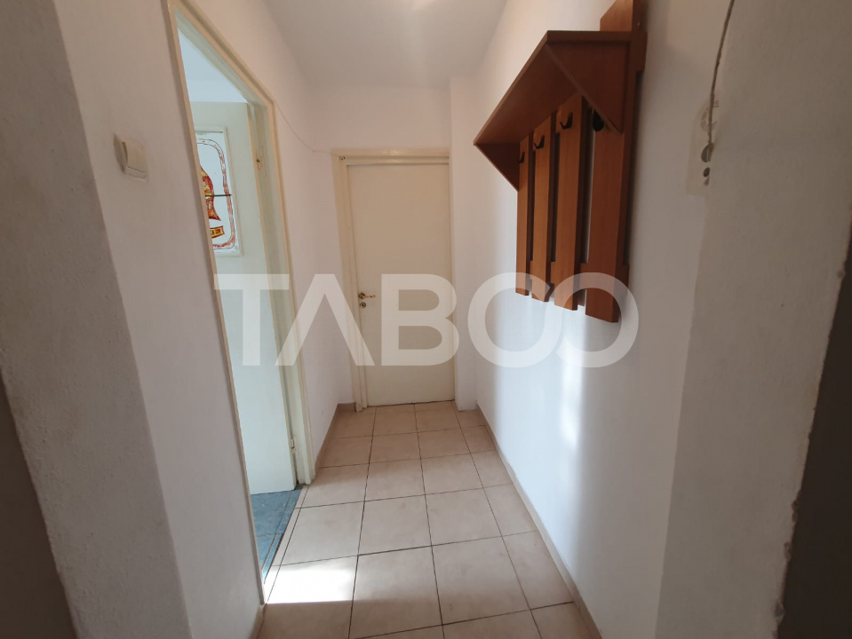 Apartament 2 camere semidecomandat etaj 1 suprafata 44mp + balcon 3mp 