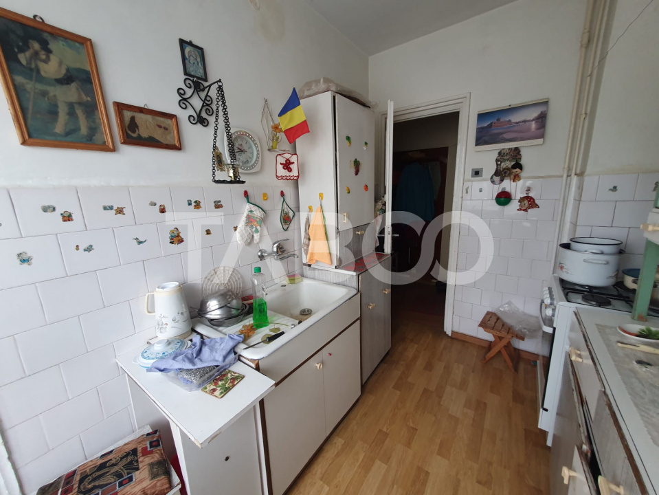 Apartament 2 camere semidecomandat etaj 1 zona Tudor Vladimirescu