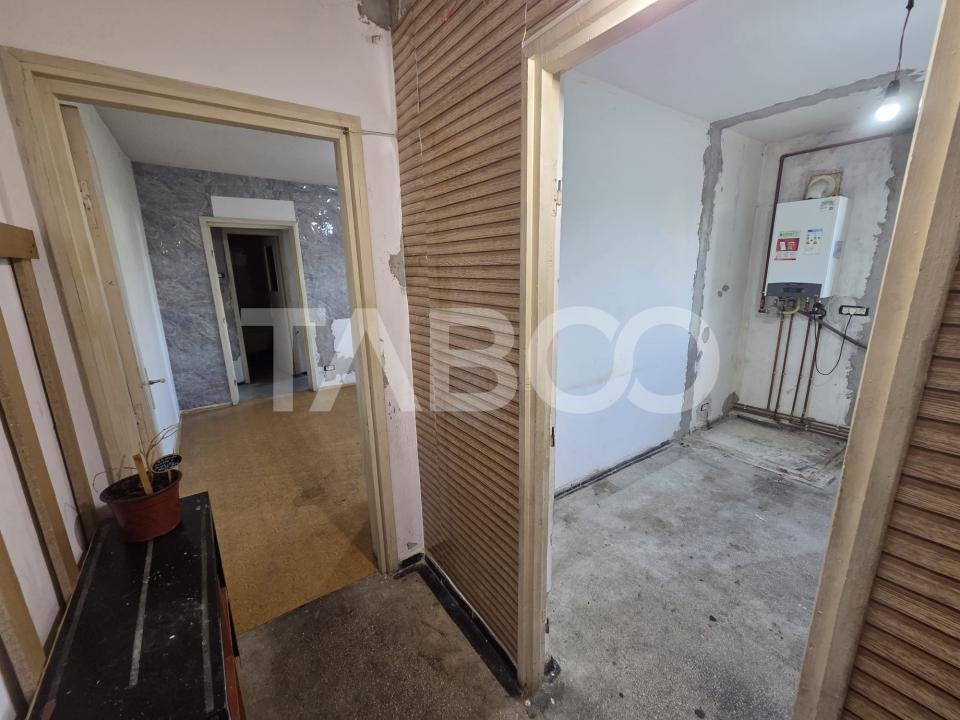 Apartament 2 camere semidecomandat zona Tudor Vladimirescu etaj 4