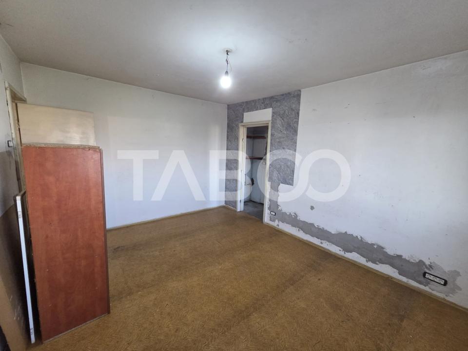 Apartament 2 camere semidecomandat zona Tudor Vladimirescu etaj 4