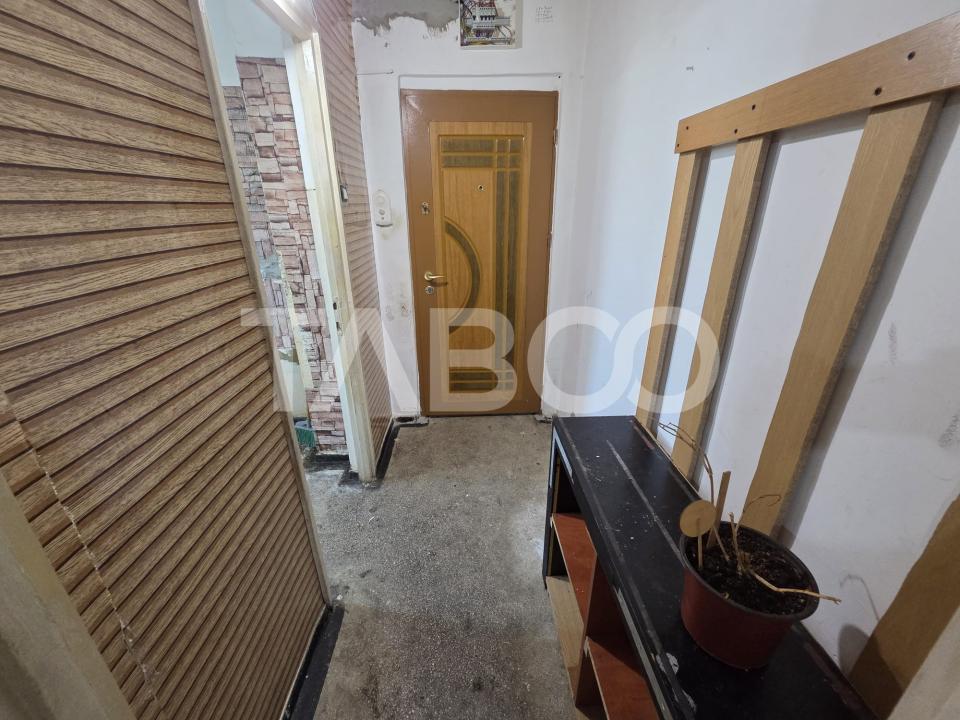 Apartament 2 camere semidecomandat zona Tudor Vladimirescu etaj 4