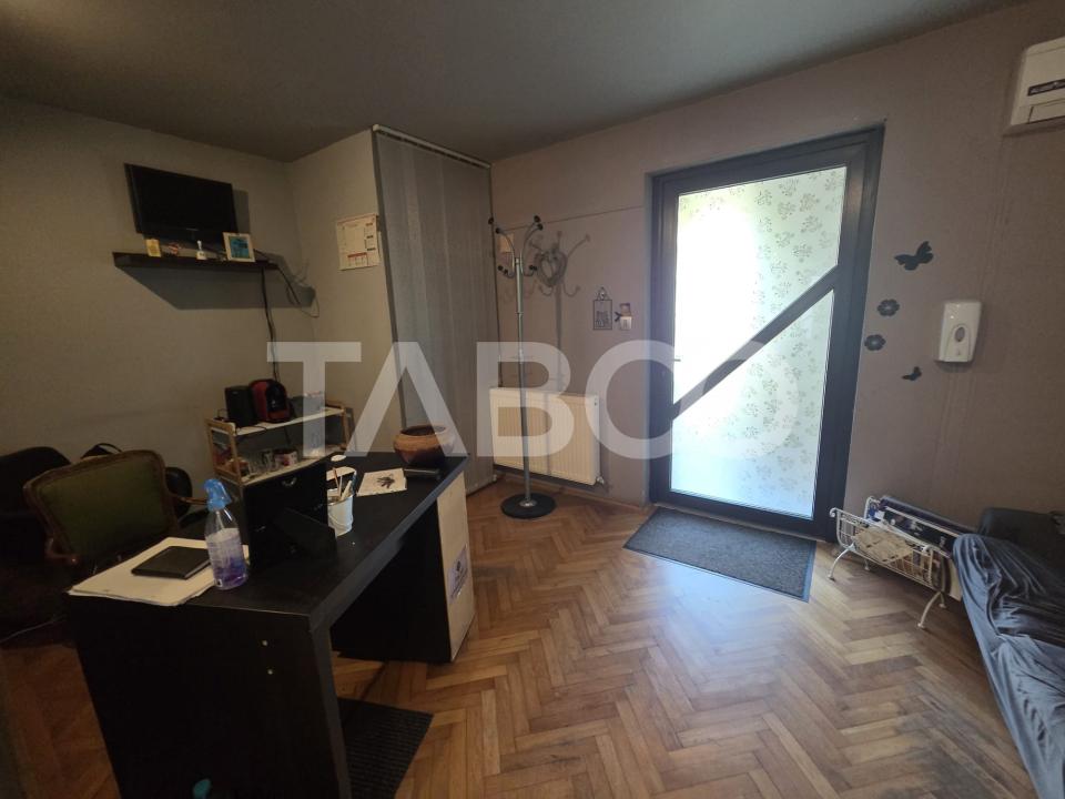 Apartament 2 camere semidecomandate la parter de vanzare Titu Pertia