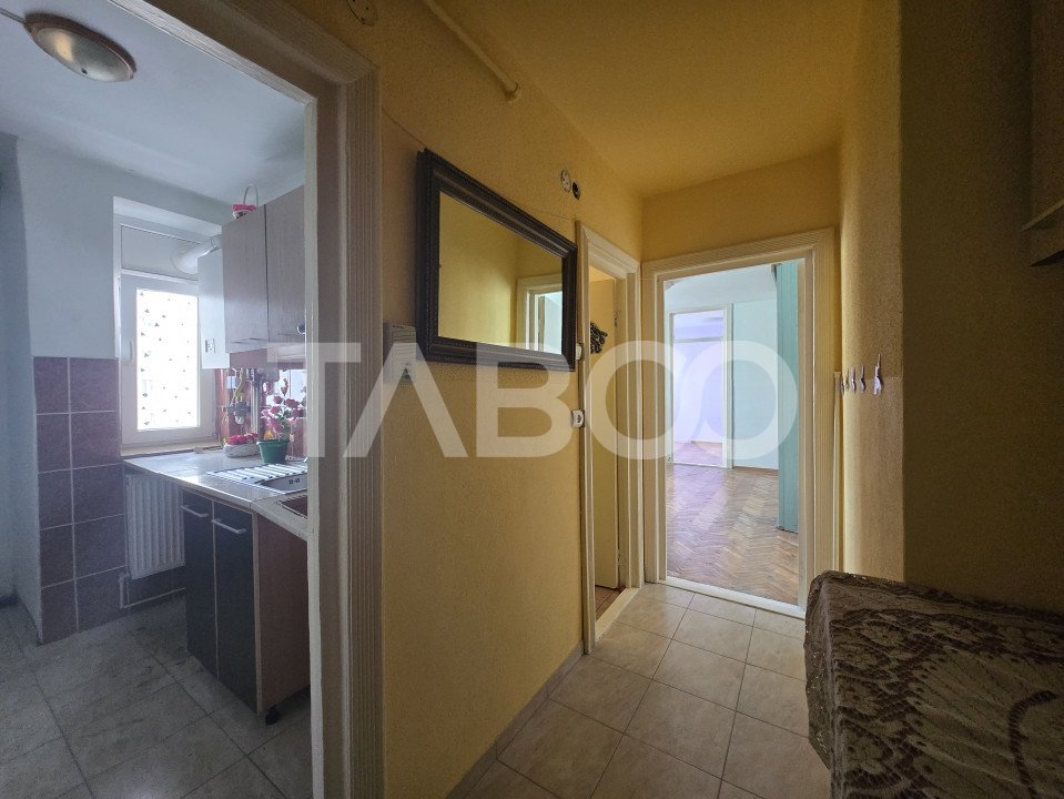 Apartament 2 camere si balcon de vanzare 37 mp zona Mihai Viteazu