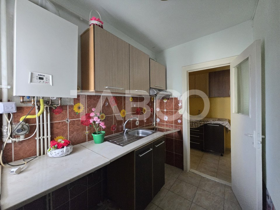 Apartament 2 camere si balcon de vanzare 37 mp zona Mihai Viteazu