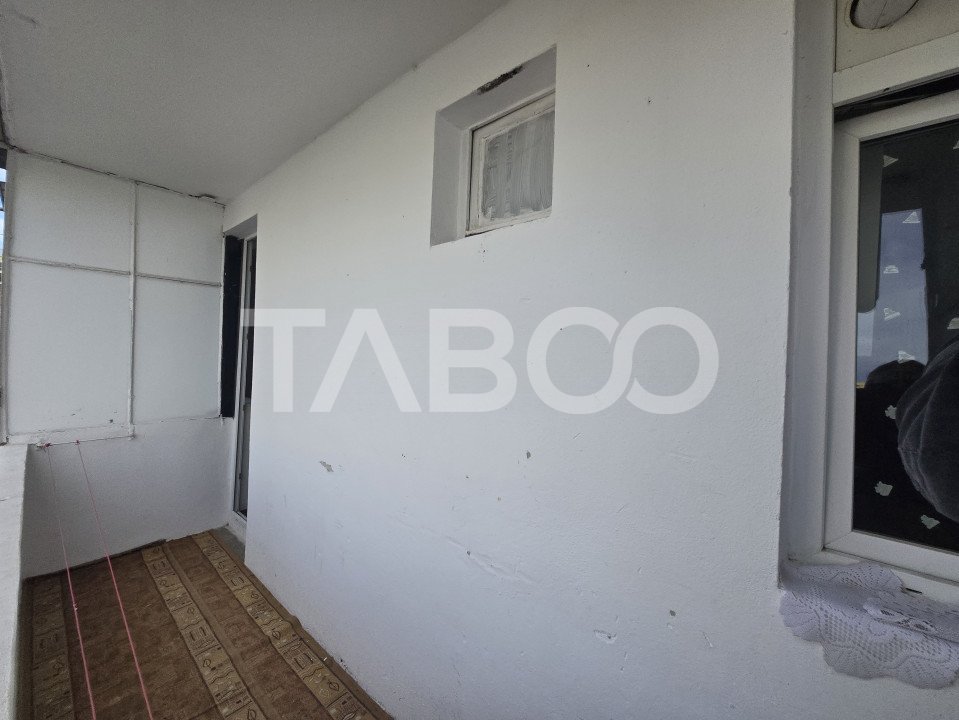 Apartament 2 camere si balcon de vanzare 37 mp zona Mihai Viteazu