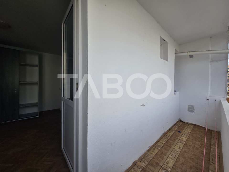 Apartament 2 camere si balcon de vanzare 37 mp zona Mihai Viteazu