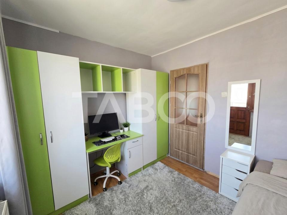 Apartament 3 camere 2 bai 64 mpu bloc cu lift in zona Vasile Aaron