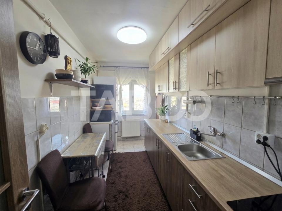 Apartament 3 camere 2 bai 64 mpu bloc cu lift in zona Vasile Aaron