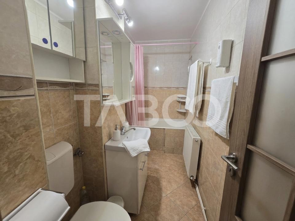 Apartament 3 camere 2 bai 64 mpu bloc cu lift in zona Vasile Aaron