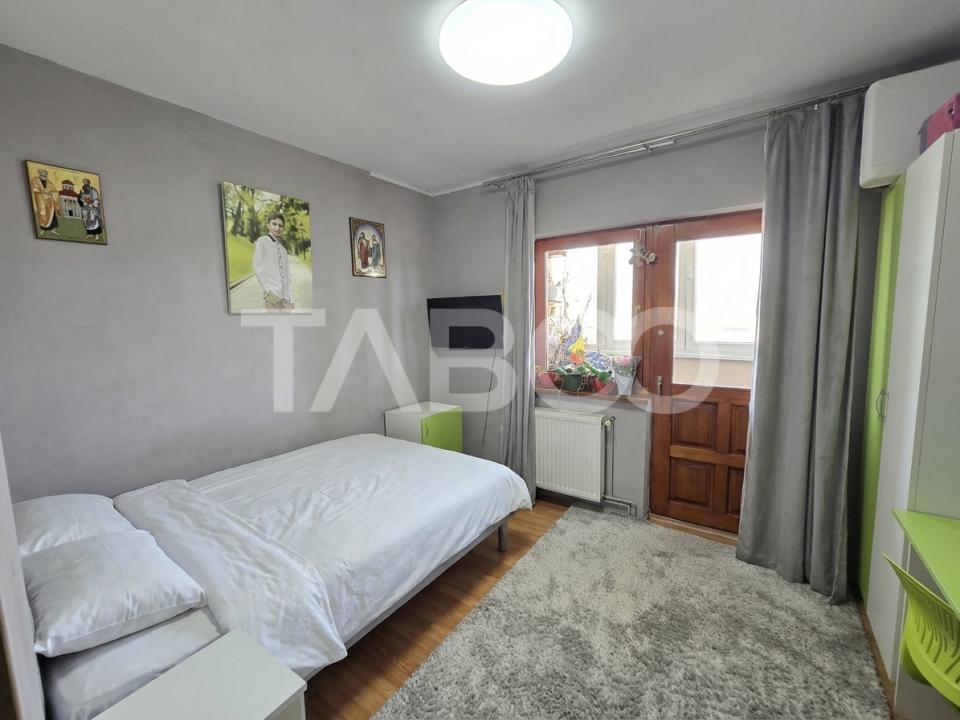 Apartament 3 camere 2 bai 64 mpu bloc cu lift in zona Vasile Aaron