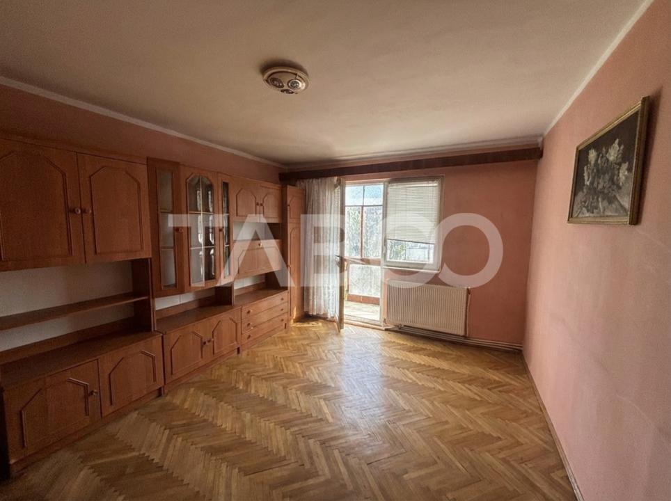 Apartament  3 camere 50 mp utili +4mp balcon utili zona Mihai Viteazul
