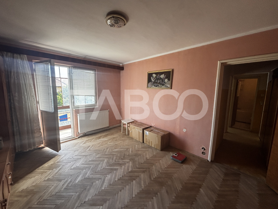 Apartament  3 camere 50 mp utili +4mp balcon utili zona Mihai Viteazul