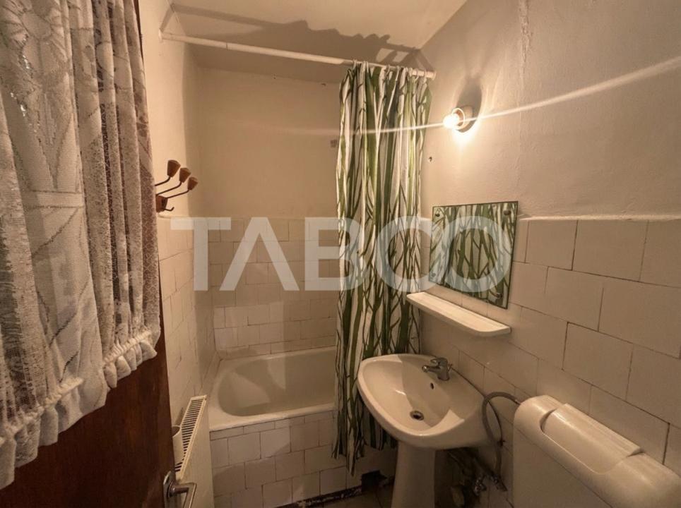 Apartament  3 camere 50 mp utili +4mp balcon utili zona Mihai Viteazul