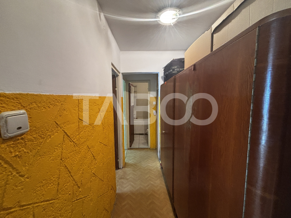 Apartament  3 camere 50 mp utili +4mp balcon utili zona Mihai Viteazul