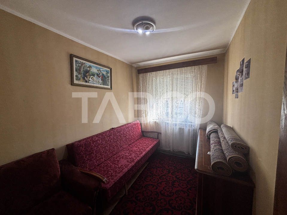 Apartament  3 camere 50 mp utili +4mp balcon utili zona Mihai Viteazul