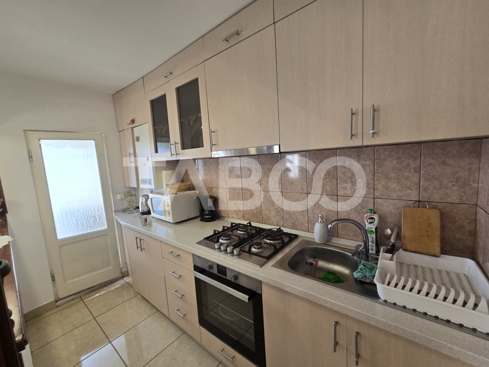 Apartament 3 camere 52 mpu balcon 3 m zona Valea Aurie