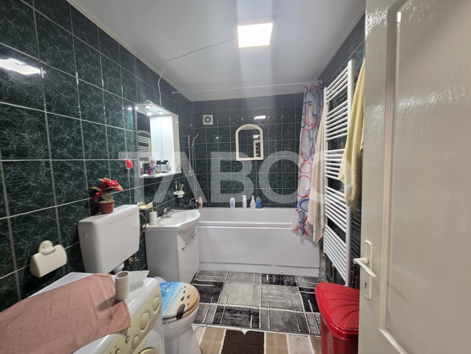 Apartament 3 camere 52 mpu balcon 3 m zona Valea Aurie