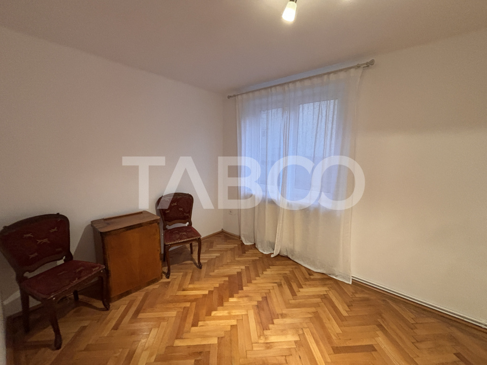 Apartament 3 camere 54mpu etaj 1 balcon zona Centrala Sibiu