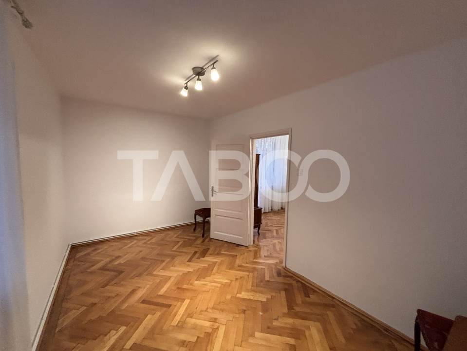 Apartament 3 camere 54mpu etaj 1 balcon zona Centrala Sibiu