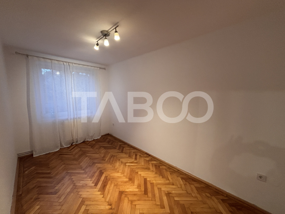 Apartament 3 camere 54mpu etaj 1 balcon zona Centrala Sibiu