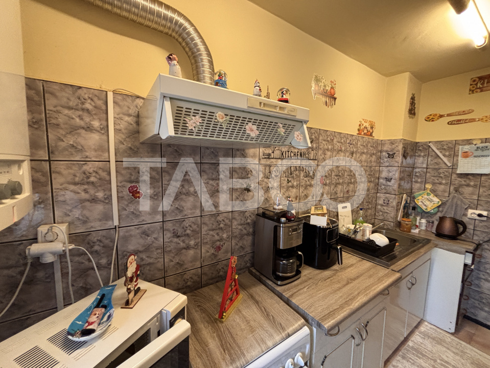 Apartament 3 camere 55 mpu 2 balcoane etaj 2 + pivnita Valea Aurie