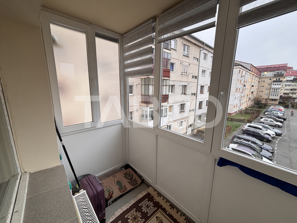 Apartament 3 camere 55 mpu 2 balcoane etaj 2 + pivnita Valea Aurie