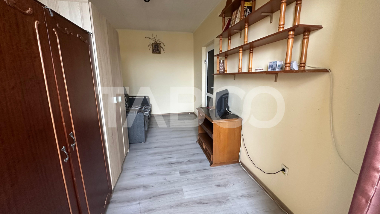 Apartament 3 camere 72 mpu 2 balcoane etaj intermediar Terezian Sibiu