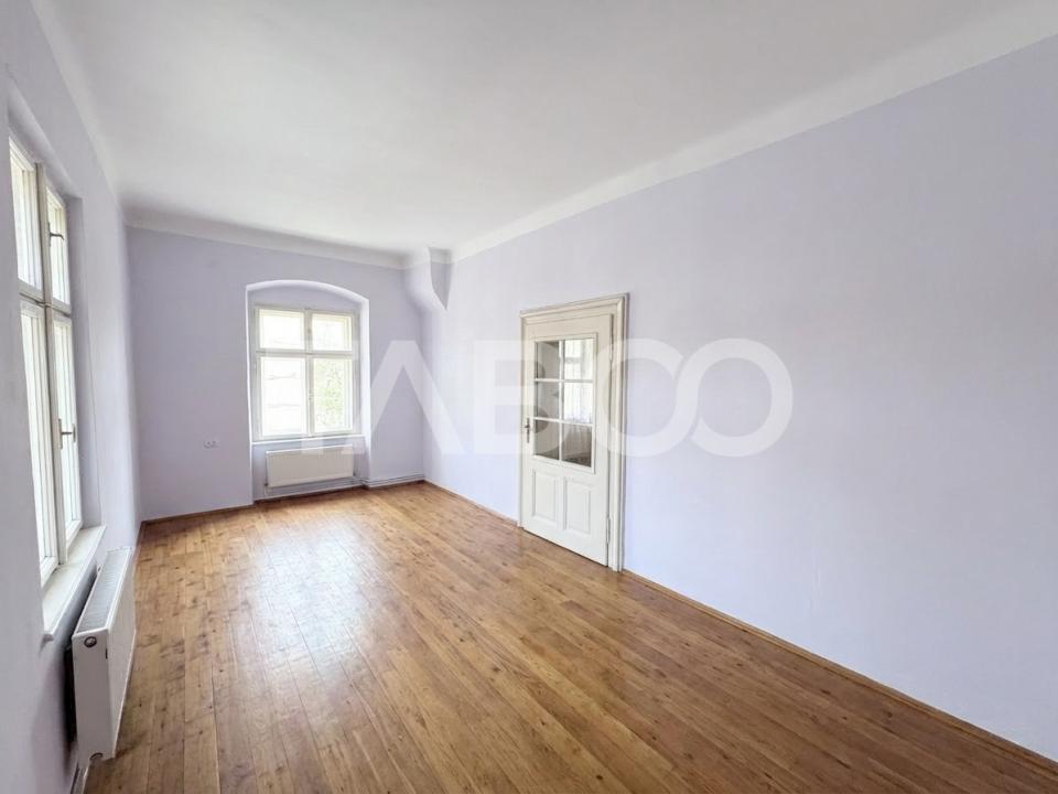 Apartament 3 camere 78 mp utili acces auto in curte Strada Dealului 