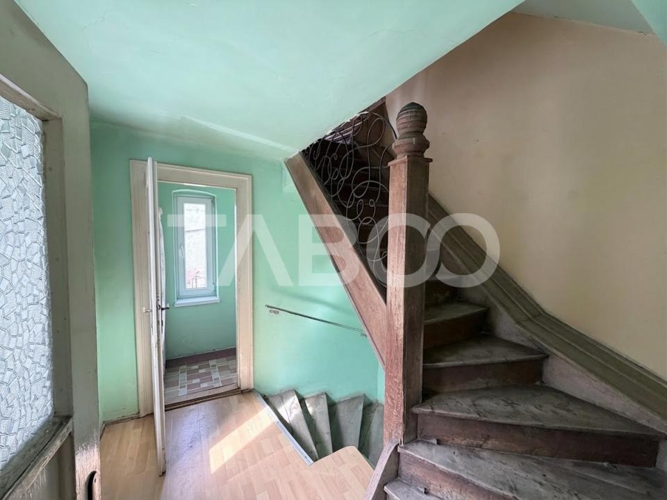 Apartament 3 camere 78 mp utili acces auto in curte Strada Dealului 