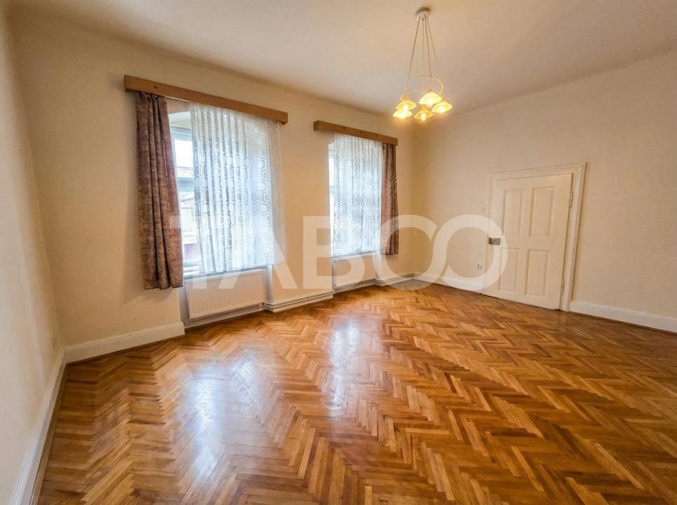 Apartament 3 camere 80 mpu etaj 1 zona Centru Istoric 