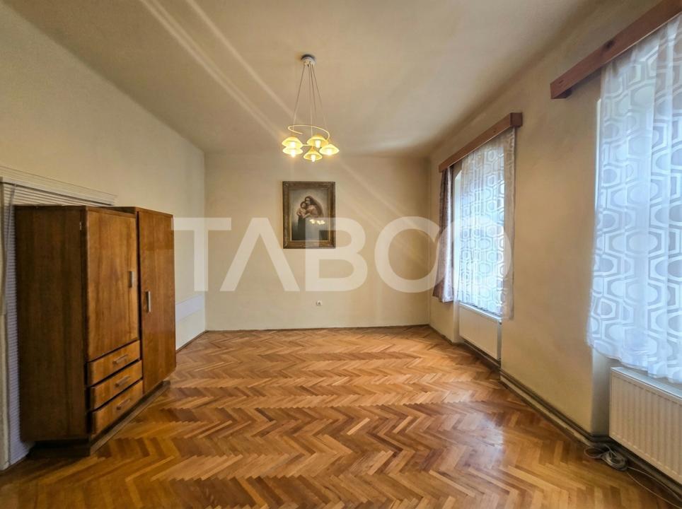 Apartament 3 camere 80 mpu etaj 1 zona Centru Istoric 
