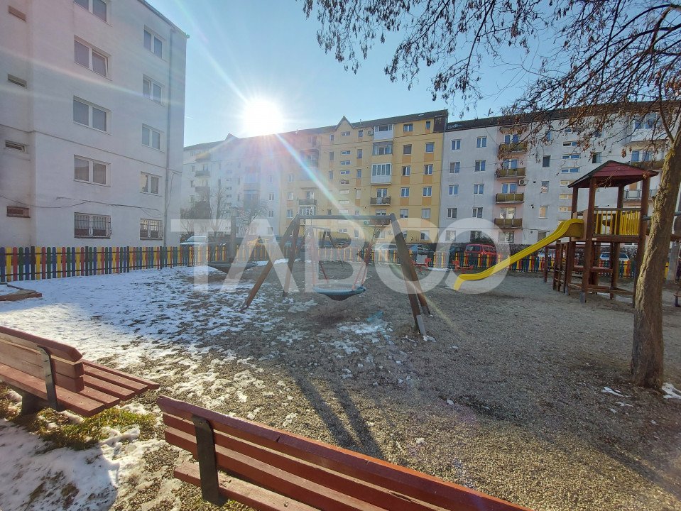 Apartament 3 camere balcon si pivnita in Calea Cisnadiei din Sibiu