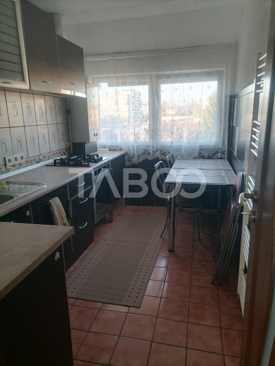Apartament 3 camere cu balcon in zona Trei Stejari de inchiriat