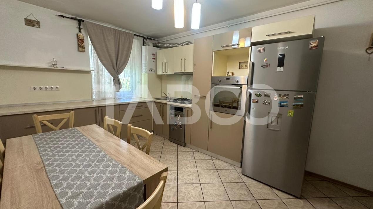 Apartament 3 camere cu balcon mobilat utilat zona Rahovei Sibiu