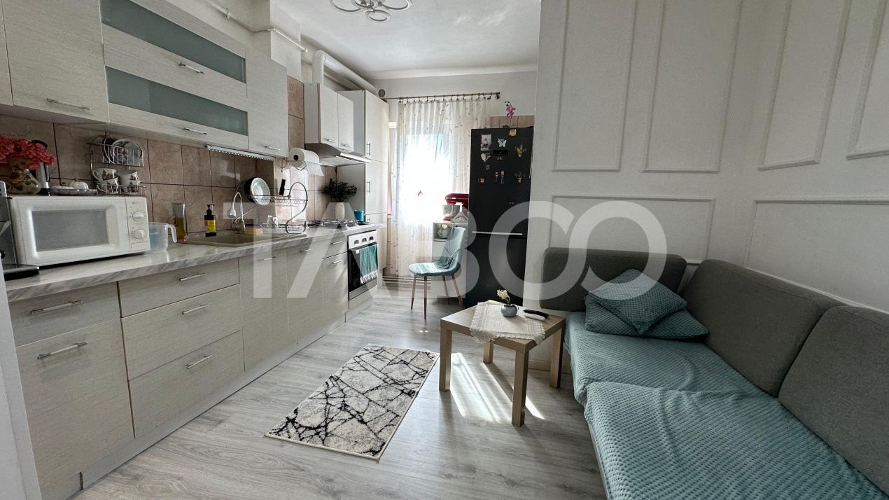 Apartament 3 camere cu balcon pivnita zona Vasile Aaron Sibiu