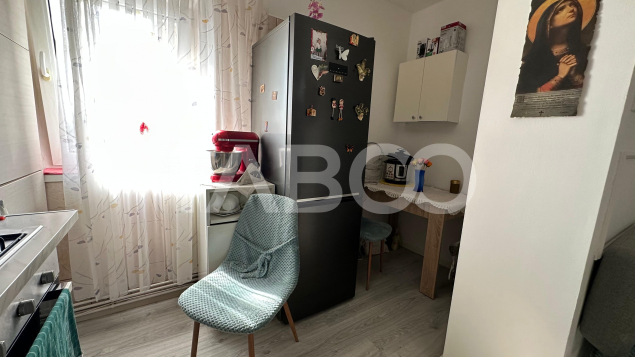 Apartament 3 camere cu balcon pivnita zona Vasile Aaron Sibiu