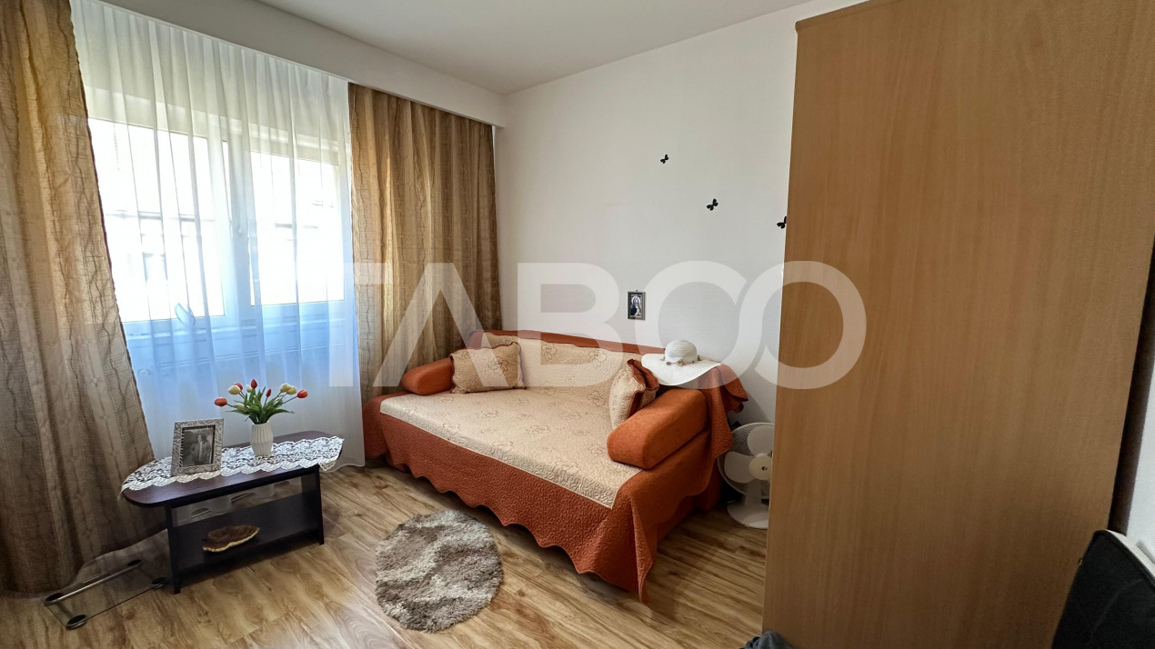 Apartament 3 camere cu balcon pivnita zona Vasile Aaron Sibiu