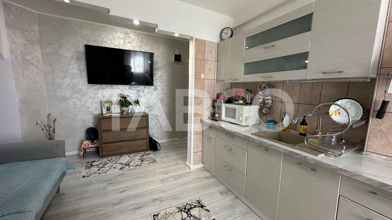Apartament 3 camere cu balcon pivnita zona Vasile Aaron Sibiu