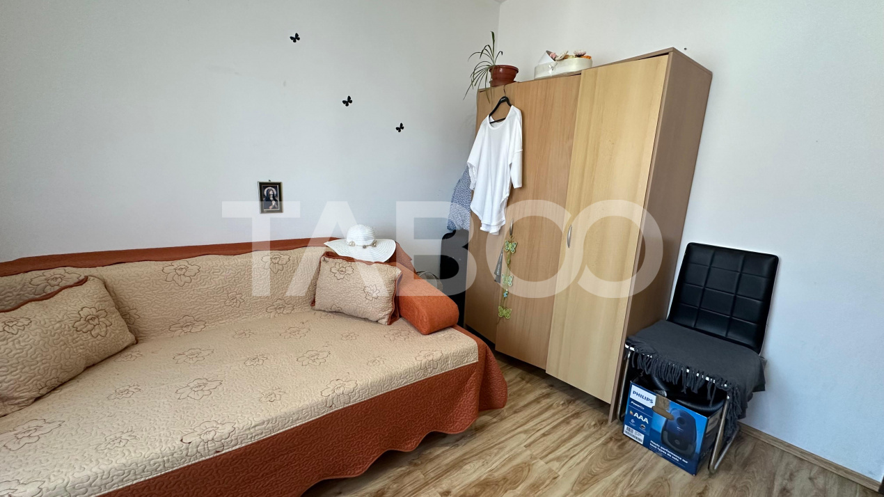 Apartament 3 camere cu balcon pivnita zona Vasile Aaron Sibiu