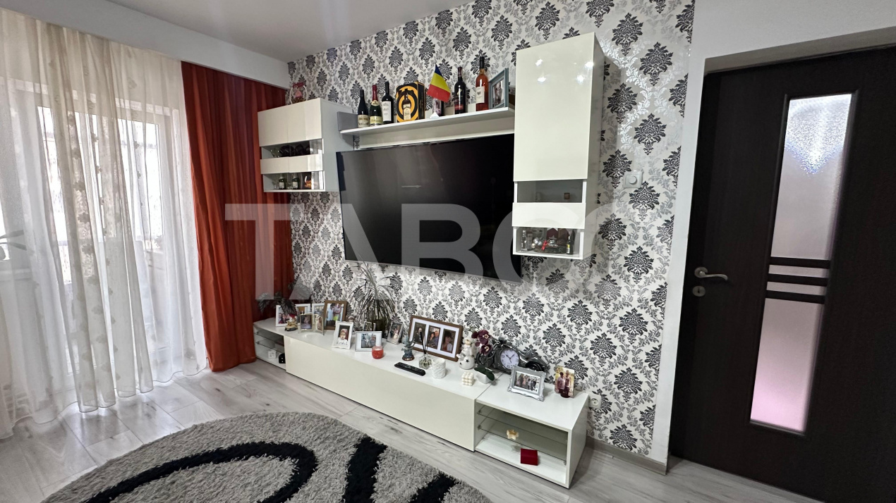 Apartament 3 camere cu balcon pivnita zona Vasile Aaron Sibiu