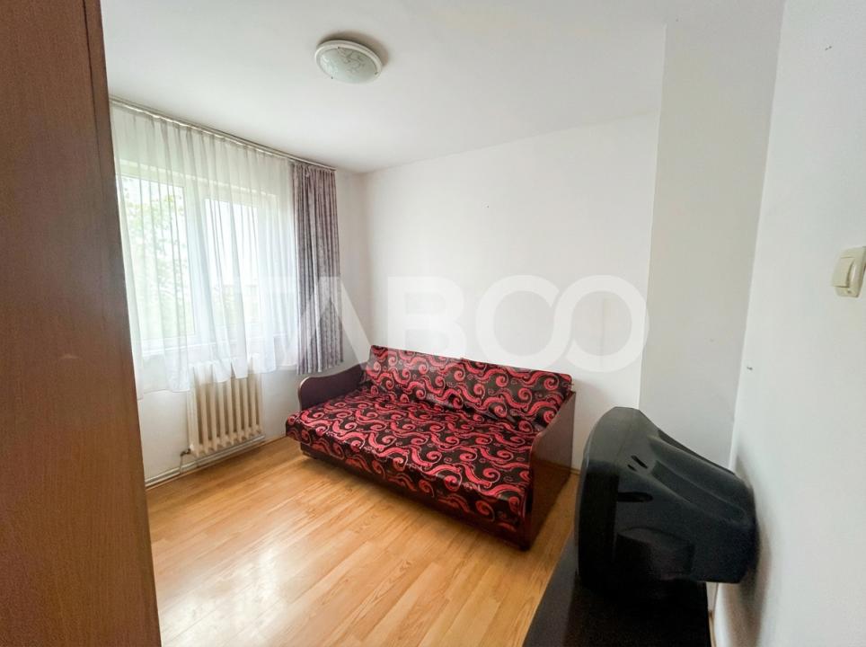 Apartament 3 camere cu balcon si pivnita in zona Mihai Viteazu 