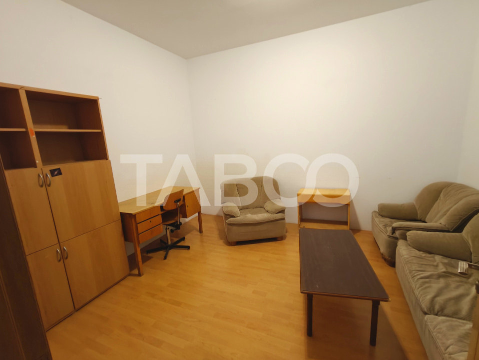 Apartament 3 camere cu geamuri spre strada Nicolae Balcescu Comision 0