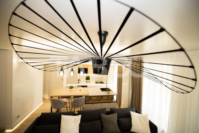 Apartament 3 camere de inchiriat 2 locuri de parcare piscina pe bloc