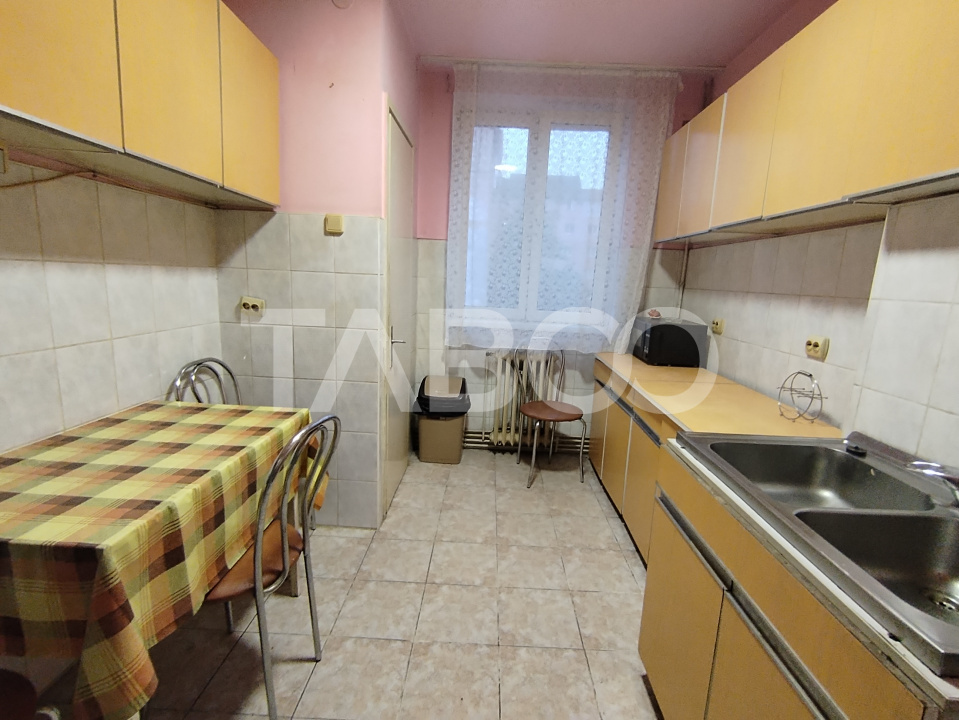 Apartament 3 camere de inchiriat etaj intermediar mobilat utilat